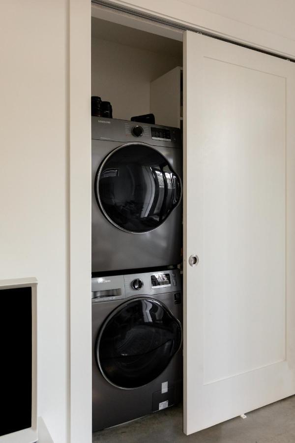 Welcome To Kinn Apartment - Lovely One Bedroom แวนคูเวอร์ ภายนอก รูปภาพ