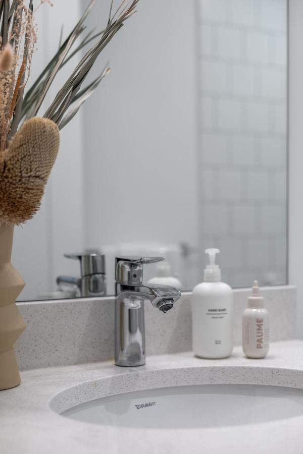 Welcome To Kinn Apartment - Lovely One Bedroom แวนคูเวอร์ ภายนอก รูปภาพ